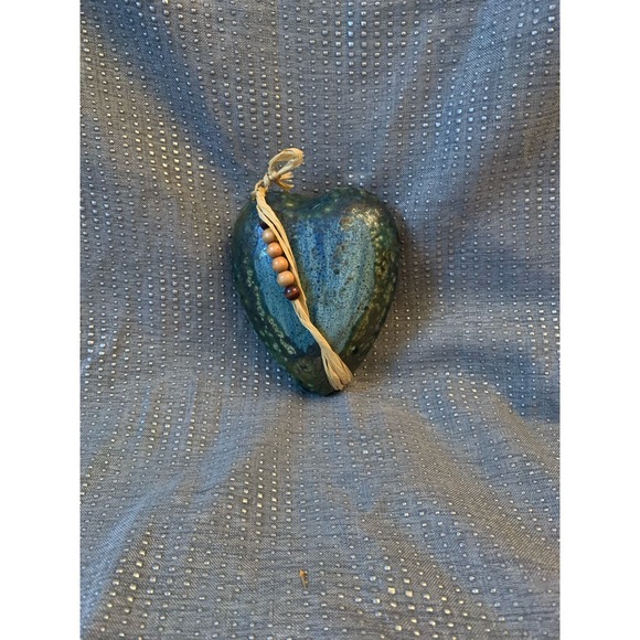 Artisan ceramic heart that rattles - Picture 7 of 7